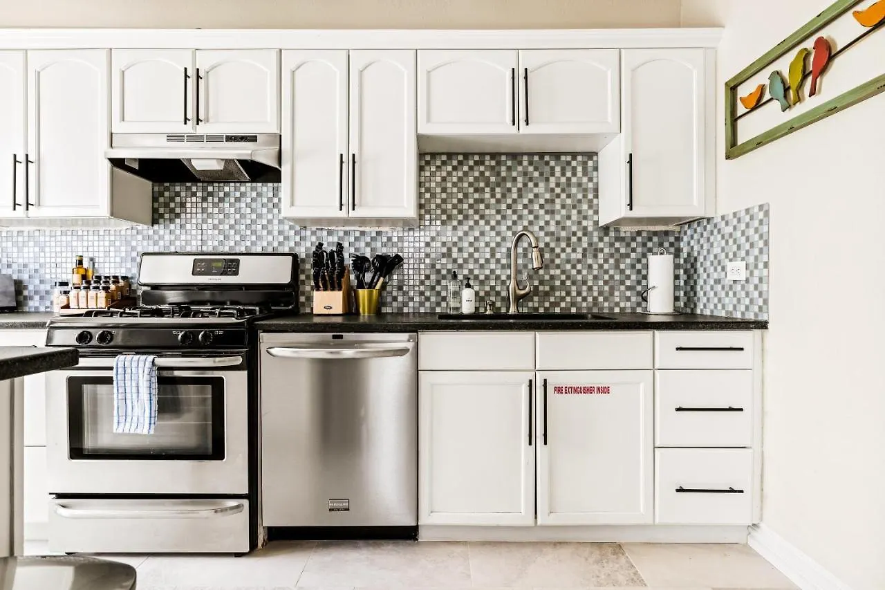 Stylish City Retreat - King Beds - Walk To Sloans Lake Denver 0*,