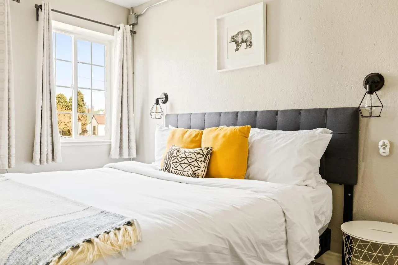 Stylish City Retreat - King Beds - Walk To Sloans Lake Denver