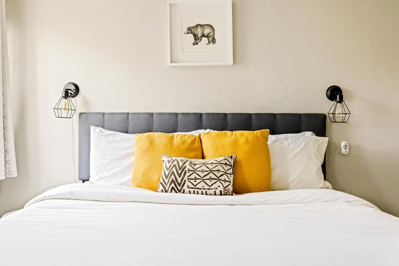 Stylish City Retreat - King Beds - Walk To Sloans Lake Denver Apartment