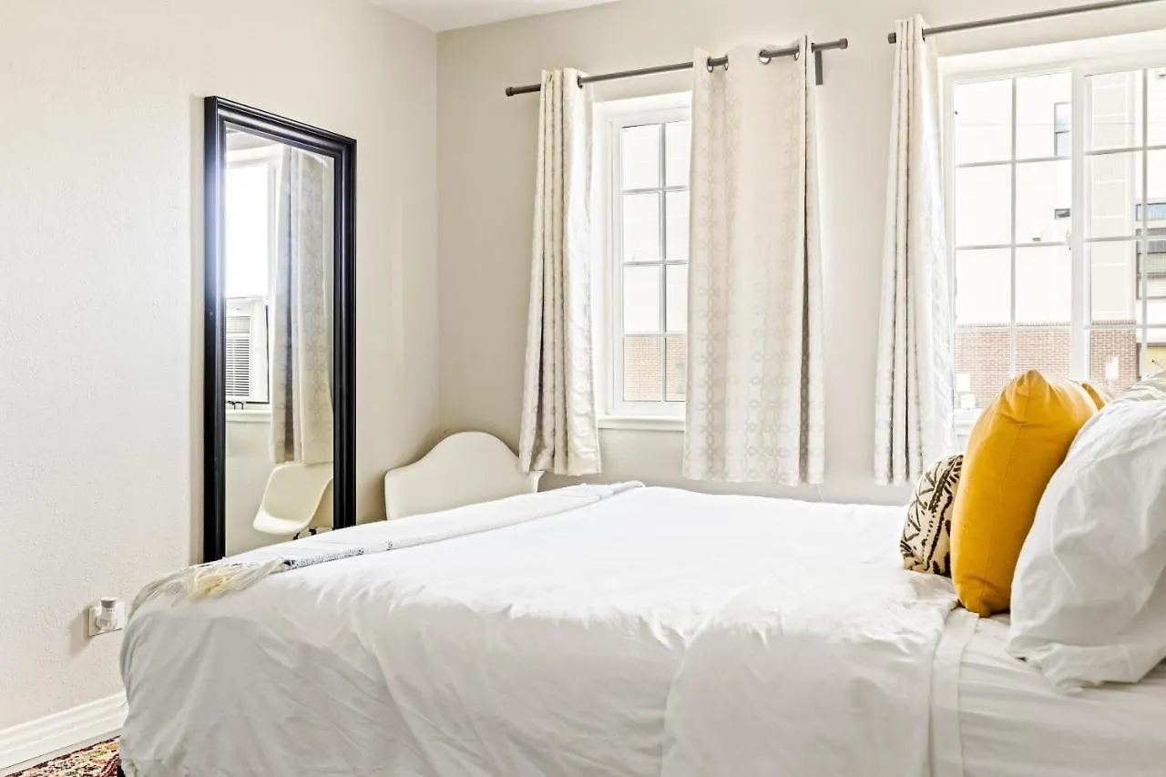 Stylish City Retreat - King Beds - Walk To Sloans Lake Denver