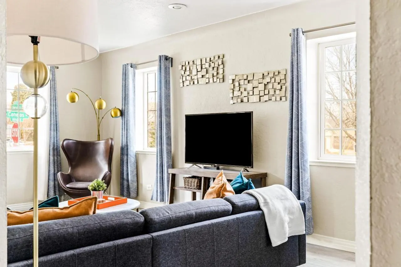 Stylish City Retreat - King Beds - Walk To Sloans Lake Denver Apartment