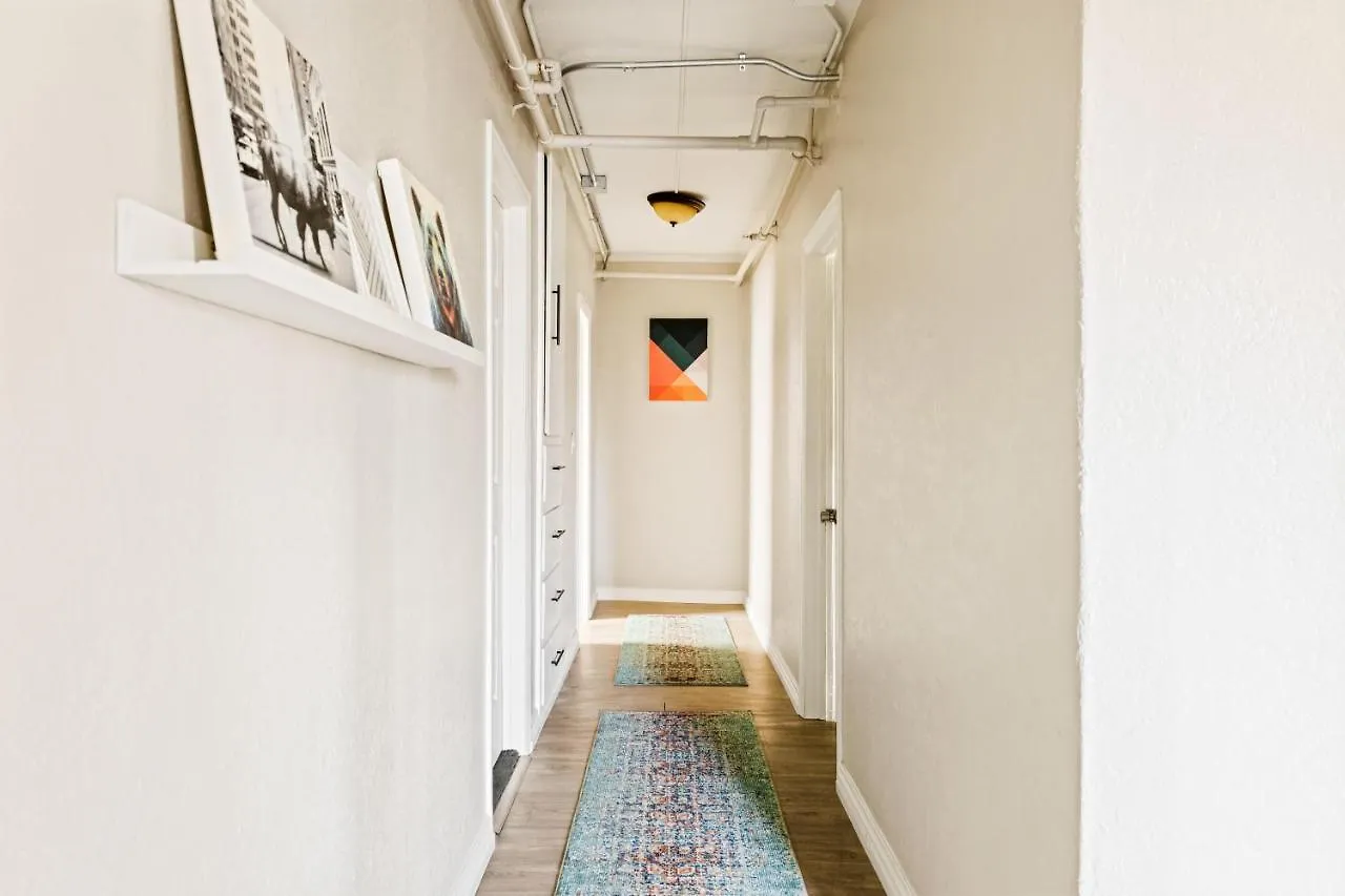 Stylish City Retreat - King Beds - Walk To Sloans Lake Denver