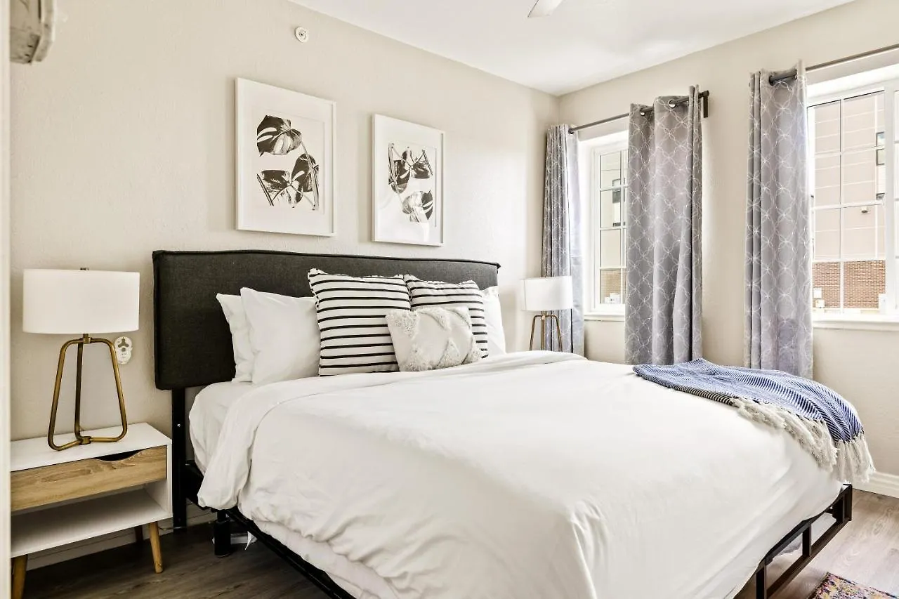 Stylish City Retreat - King Beds - Walk To Sloans Lake DEN Lägenhet
